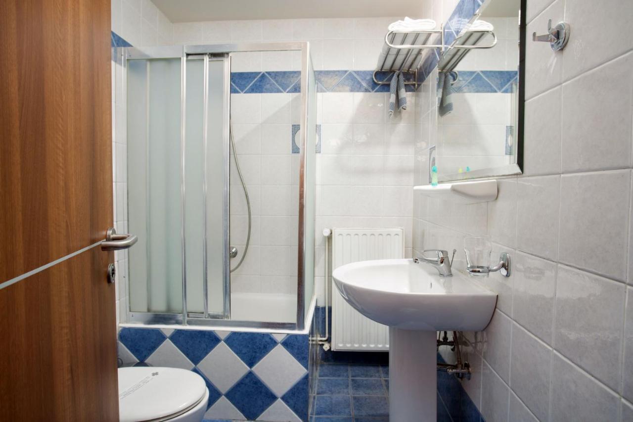 Blue Sea Hotel Митилини Экстерьер фото
