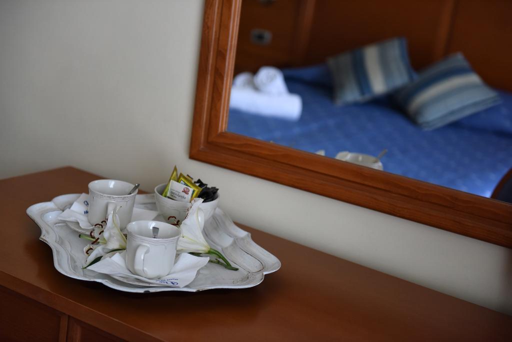 Blue Sea Hotel Митилини Экстерьер фото
